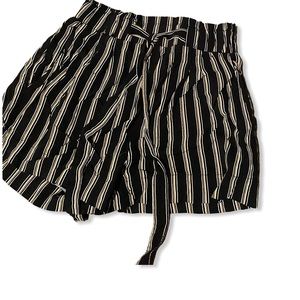 cute black and yellow shorts! go Mizzou!